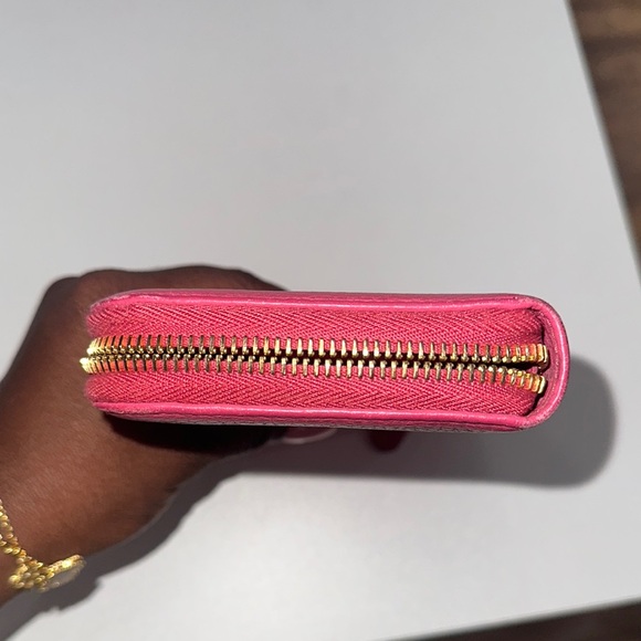 Prada Pink Leather Wallet with Textured Finish - Picture 3 of 9